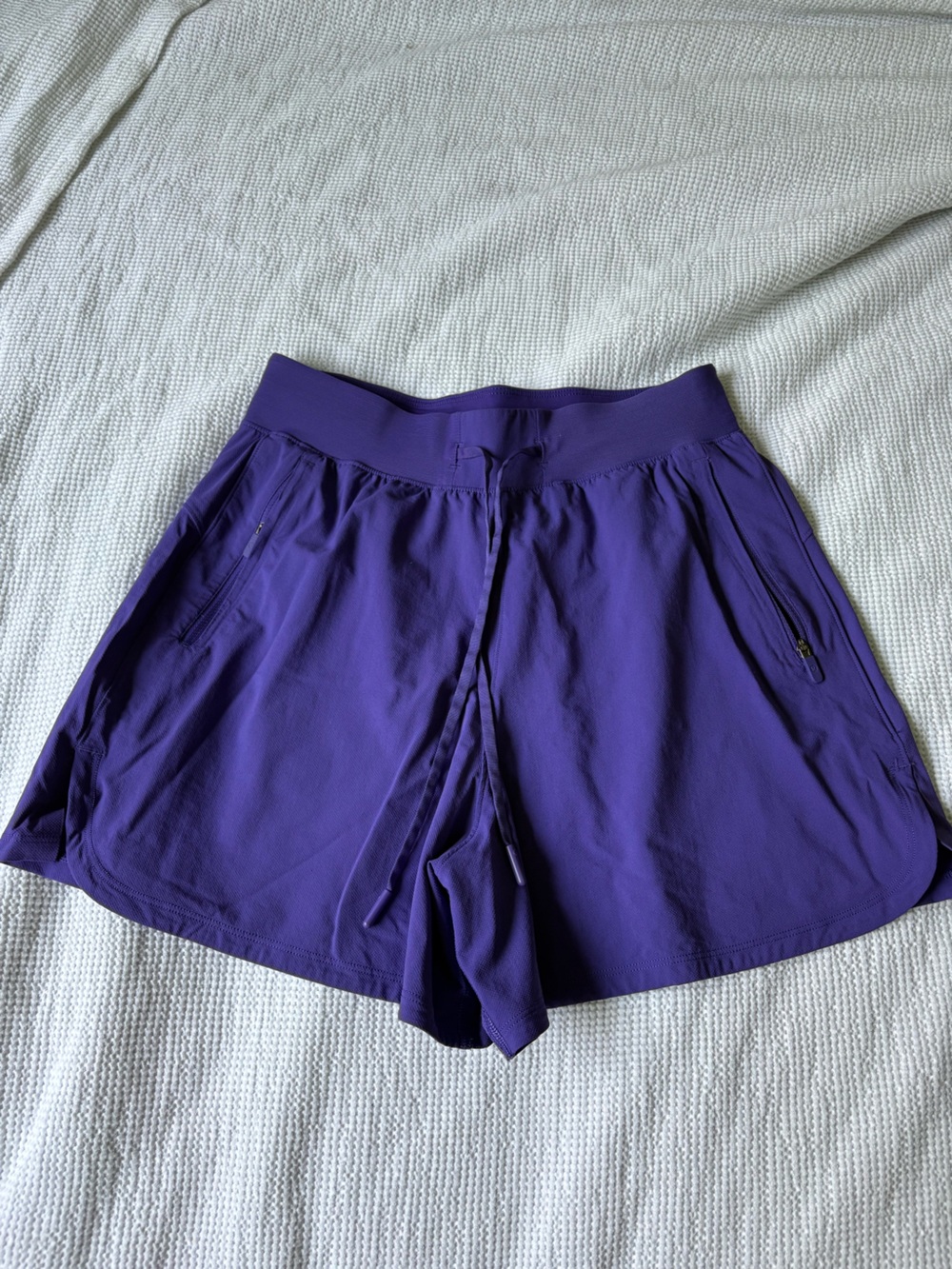 Lululemon license to train shorts size 4